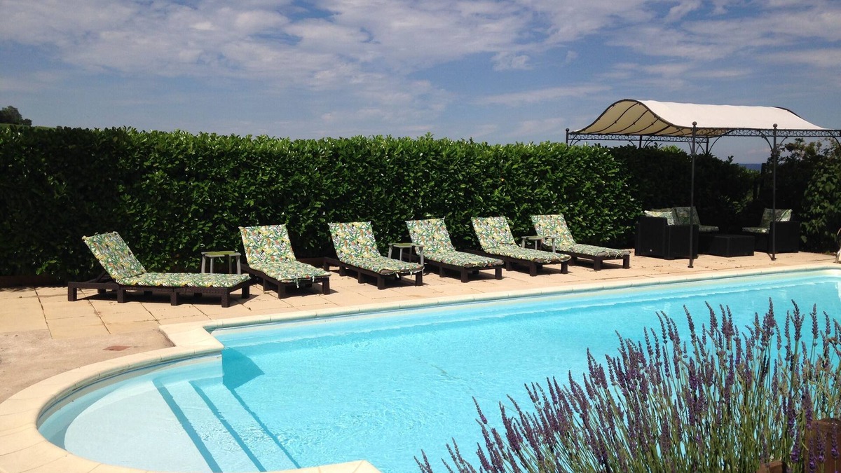 Saint-Etienne-des-Oullieres Other | A Beaujolais winemaker's house + vineyard, a/c, exclusive use of heated pool