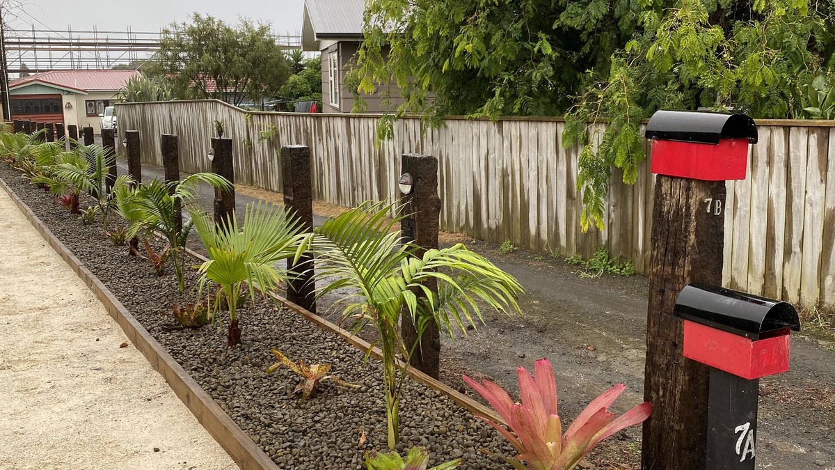 Oakura House | A Bach in the heart of Oakura Village