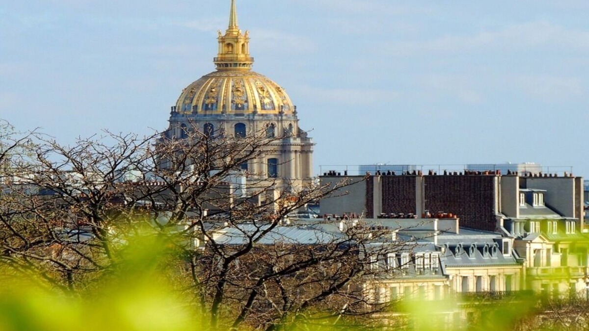 7th Arrondissement Apartment | A BALCONY THAT OVERLOOKS ESPLANADE DES INVALIDES-A STUNNING EIFFEL HOME