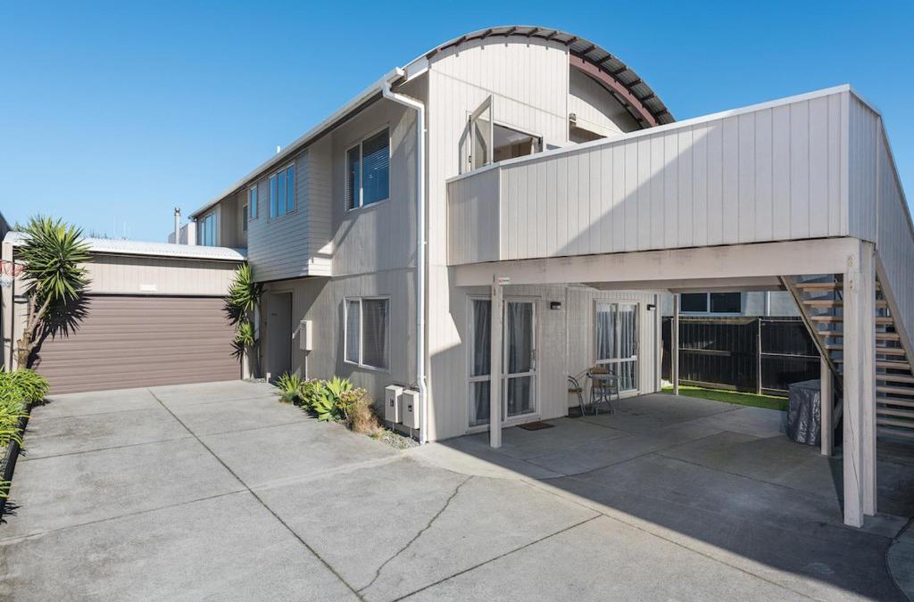 Papamoa Beach House | A Beach Barn Haven - Papamoa Holiday Home