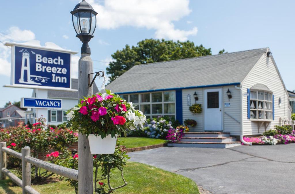 West Harwich Hotel | A Beach Breeze Inn