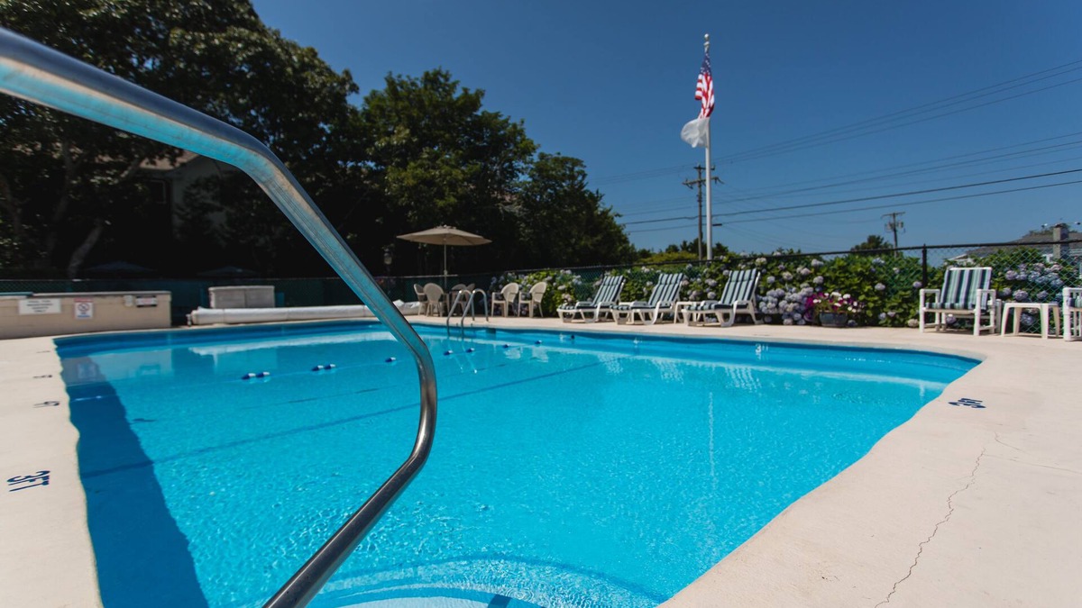 West Harwich Hotel | A Beach Breeze Inn