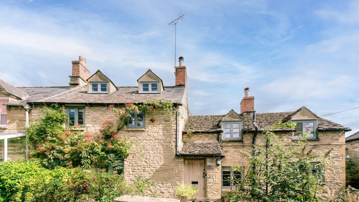Shipton under Wychwood Cottage | A beautiful characterful Cotswold Cottage - Post Office Cottage