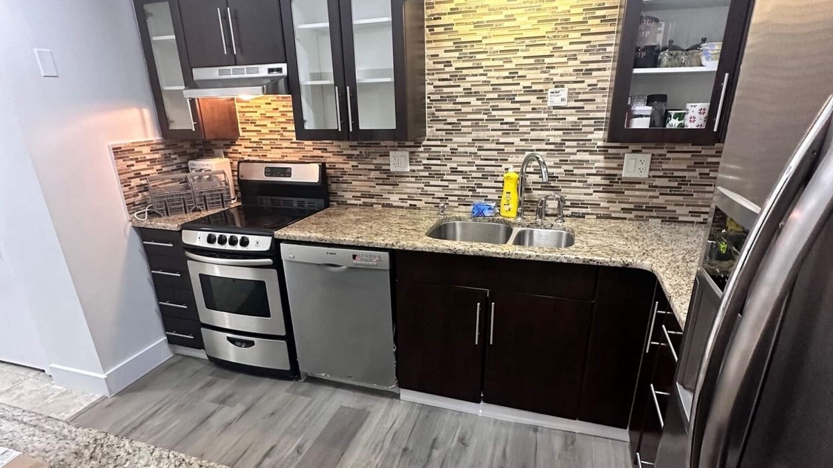Delta House | A beautiful 2 bedroom suite with kitchen and 2 washrooms