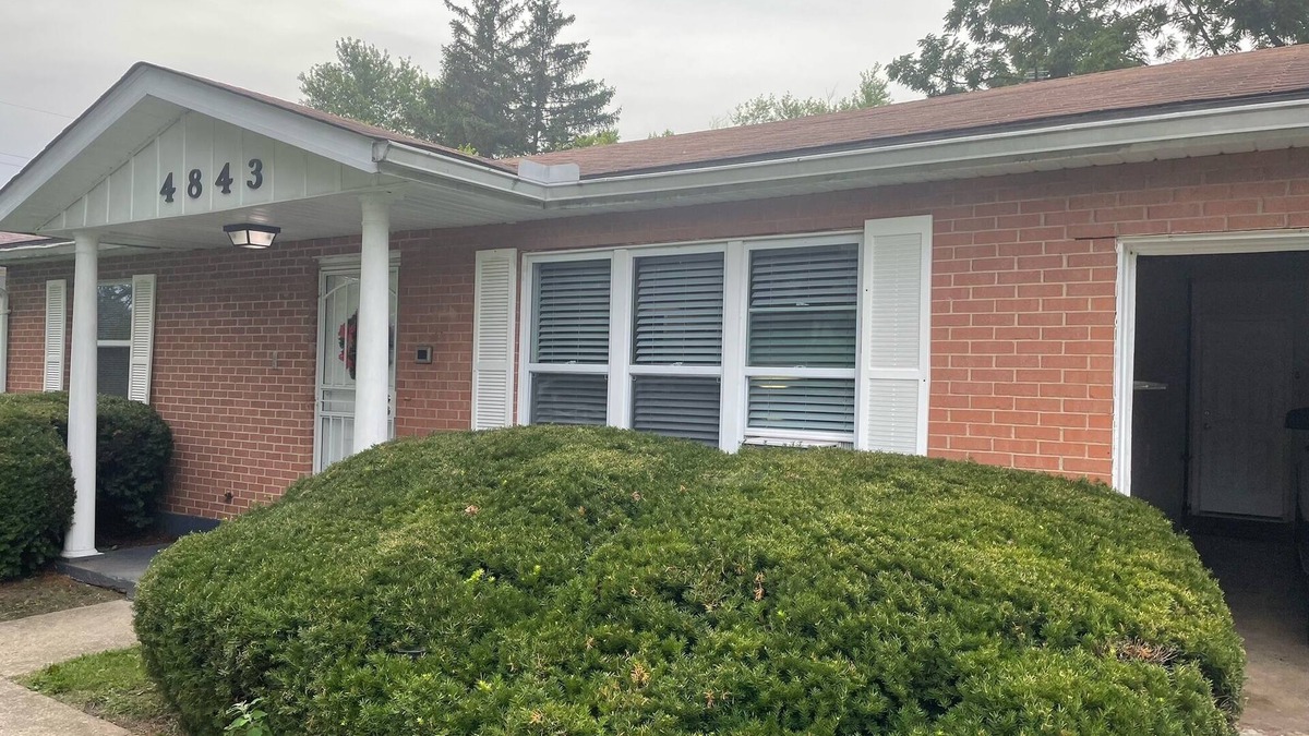 Dayton House | A BEAUTIFUL 3 BEDROOM BUNGALOW WITH ALL MODERN AMENITIES CLOSE TO A PARK!