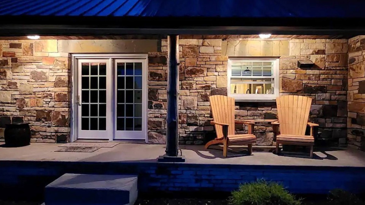 Franklin Springs House | A beautiful 6-bedroom farmhouse in the countryside of Frankfort, NY.