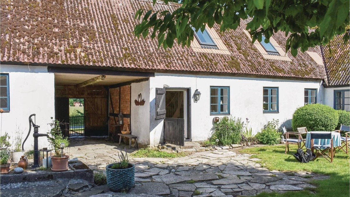 Simrishamn House | A beautiful accommodation on a farm, 10 minutes from Simrishamn.