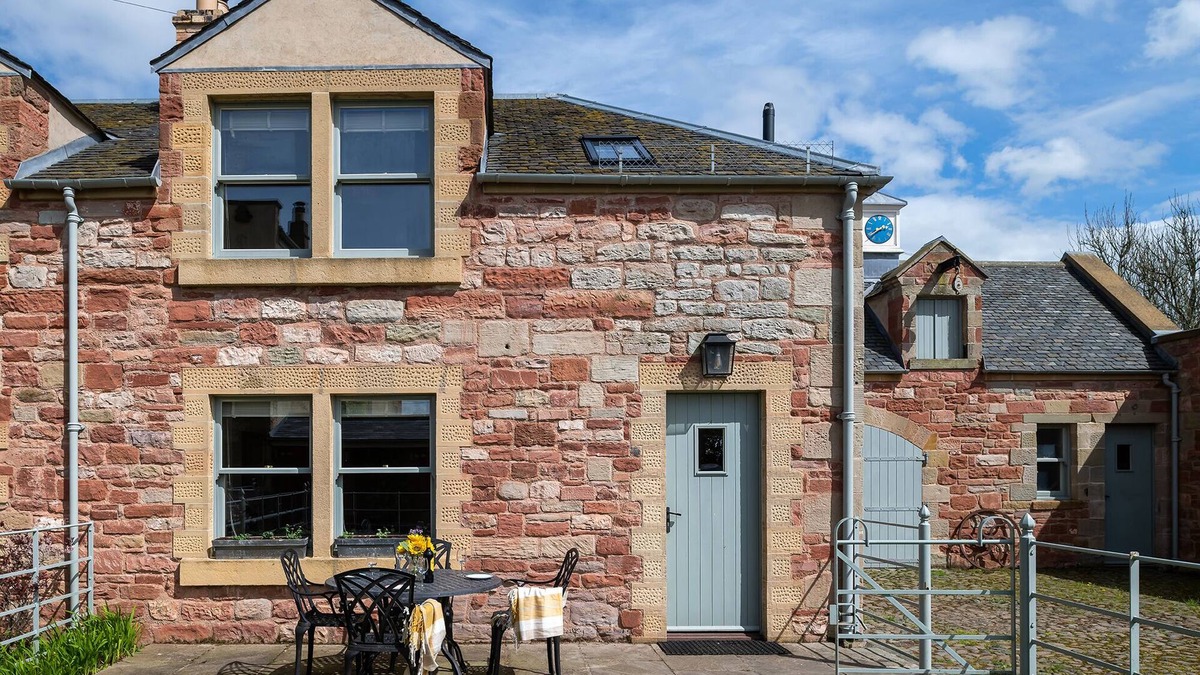 Greenlaw Cottage | A beautiful and cosy dog friendly cottage with flexible sleeping arrangements