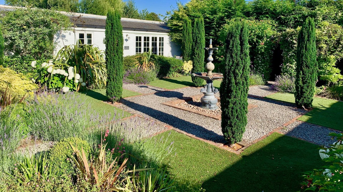 Ham Apartment | A beautiful, boutique annexe, situated in a peaceful courtyard (pets welcome).