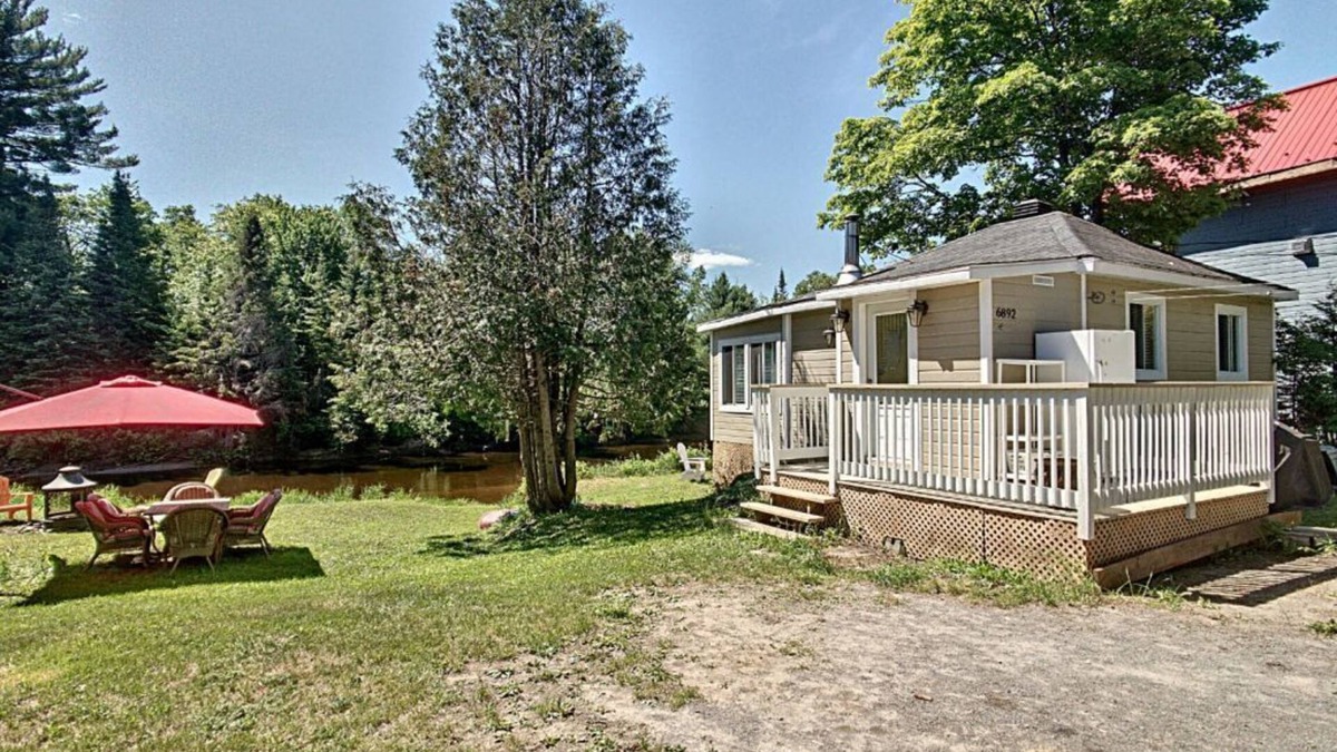 Val David House | A beautiful chalet by the river