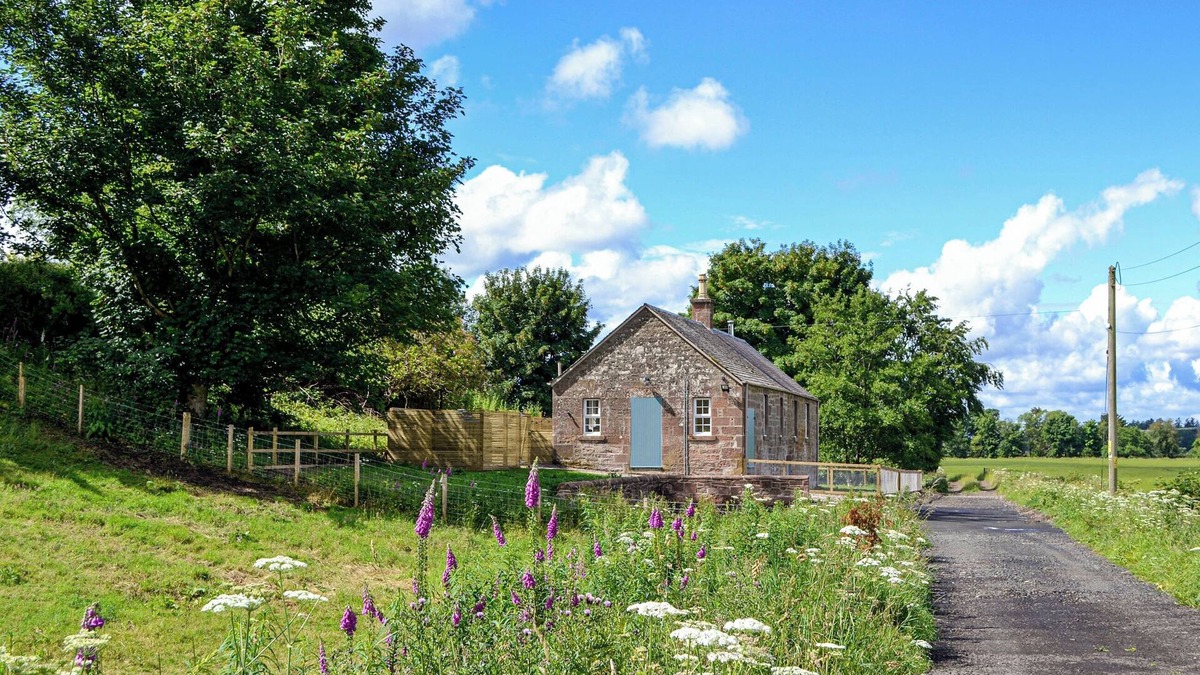 Kirriemuir Cottage | A beautiful cottage, with real attention to detail and beautifully furnished.
