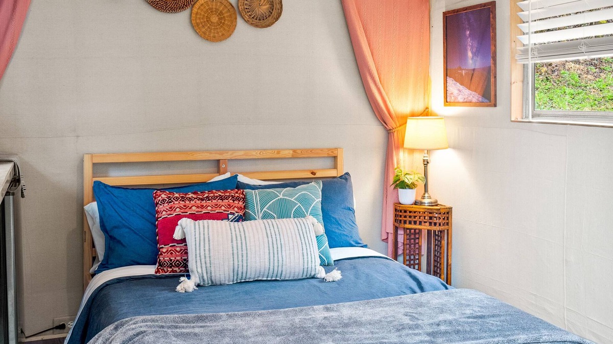 Stanton Cabin | A beautiful couple's retreat immersed in nature and creek views!