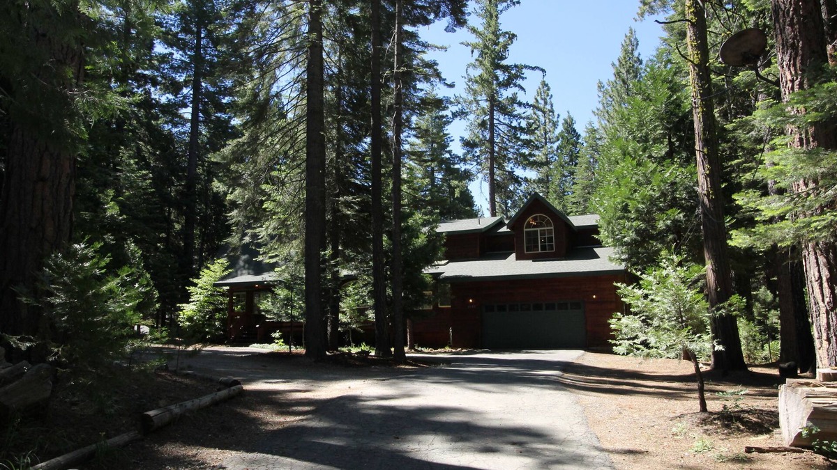 Camp Connell Cabin | A Beautiful, Dog Friendly, Mountain Getaway perfect for multiple families