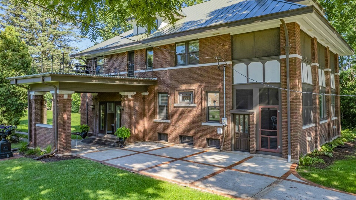 Rockford House | A Beautiful Escape By The Riverside!