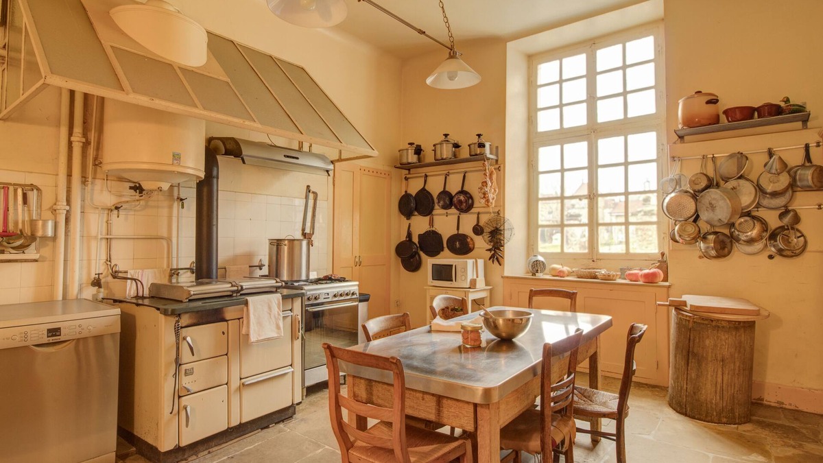 La Rochelle Other | A beautiful family castle, welcoming and authentic, in the countryside