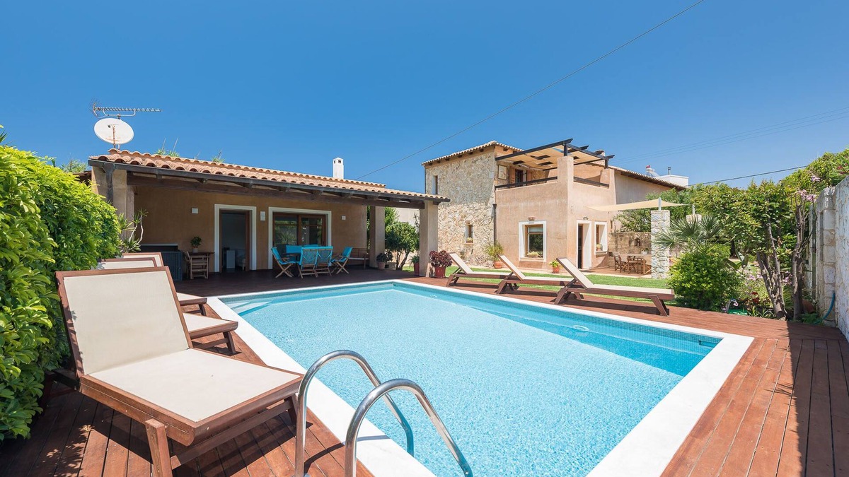 Maleme Villa | A beautiful furnished villa, located in a peaceful area only 600m from the sea