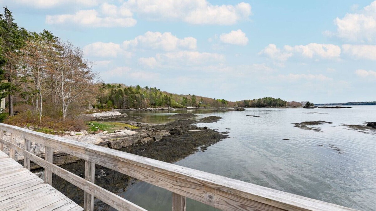 Boothbay House | A Beautiful Get Away on the Coast of Barter's Island