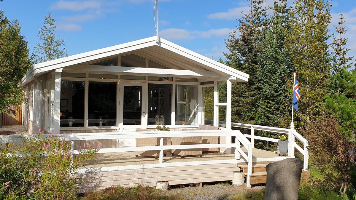 Selfoss Cottage | A Beautiful Golden Circle cottage, paradise in the south Iceland, hot tub, wi-fi