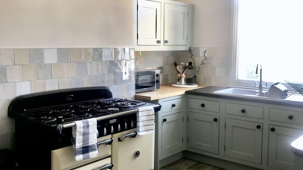 Cheltenham Apartment | A Beautiful Grade II regency property with parking