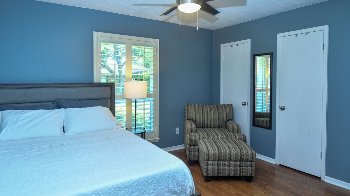 Meadows Place House | A beautiful home in a quiet neighborhood with recent updated features.