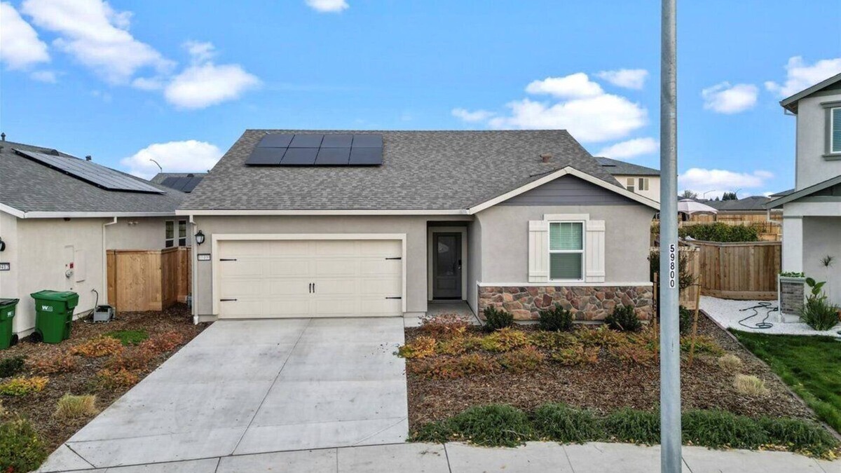 Stockton House | A beautiful home located close to the Lodi Wineries.