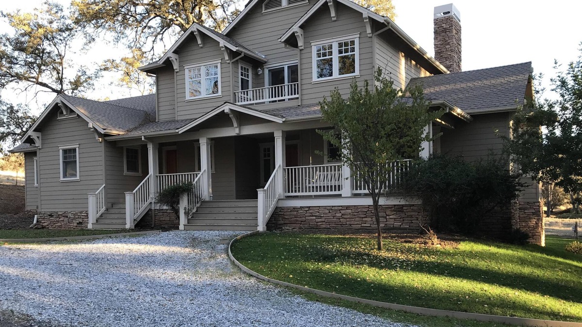 Sonora House | A beautiful home on 4 acres - 8 minutes to New Melones Lake!