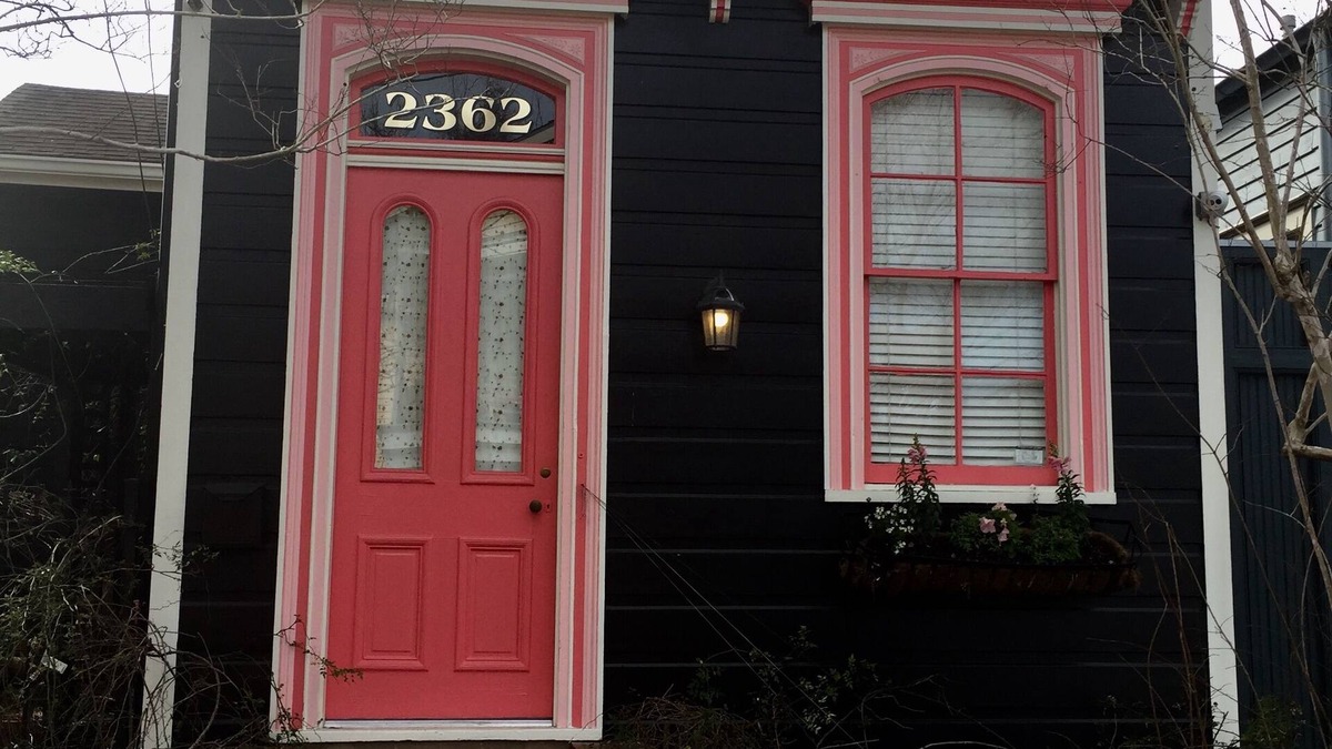 Saint Roch Cottage | A Beautiful Jewel Box. This House Is Painted Black !