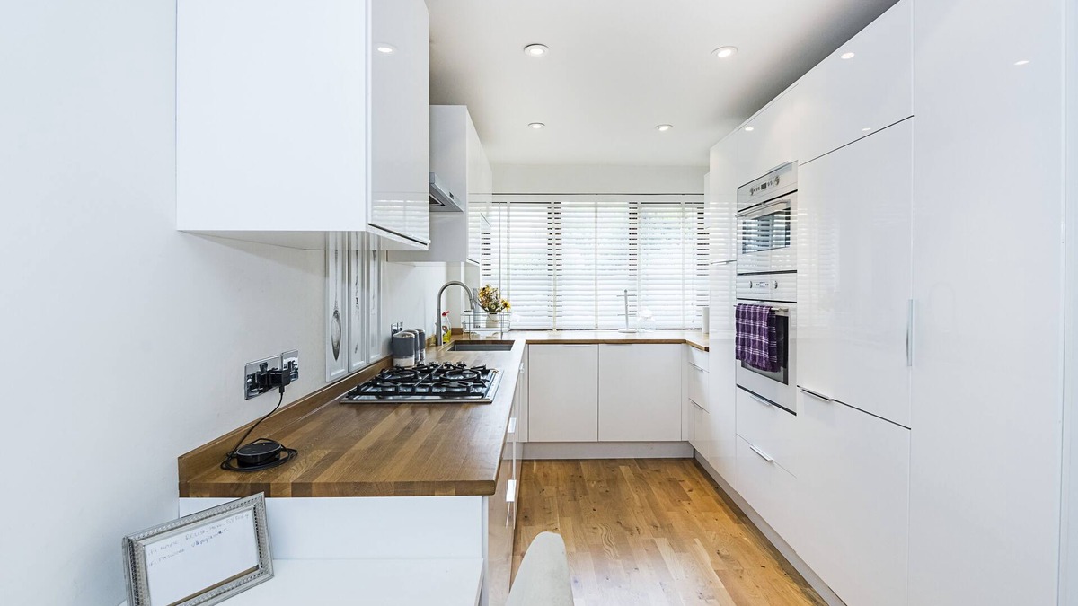 Island Gardens House | A Beautiful Luxurious 4Bedrooms 2 Bathrooms and a Guest Toilet
