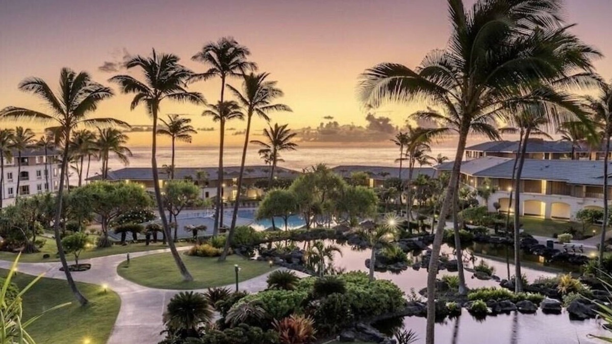 Bayview Condo | A BEAUTIFUL OCEANFRONT RESORT, 2BDRM, Full Kitchen, wifi, pool & bar, fitness