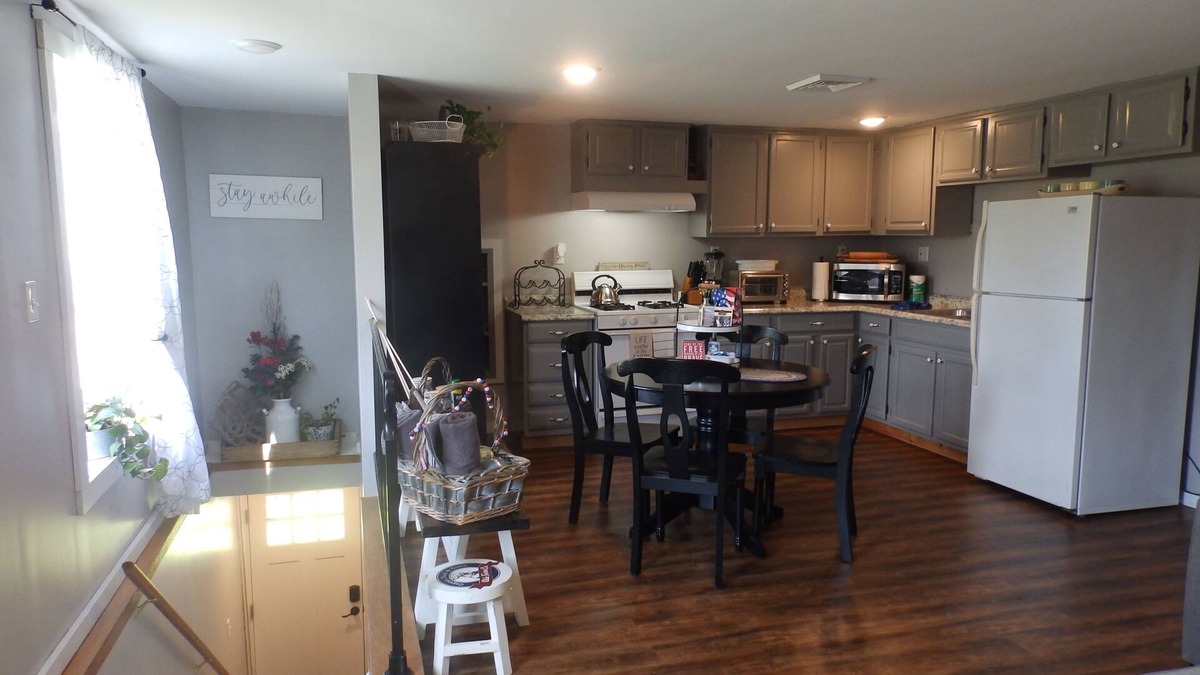 Naples House | A beautiful place to enjoy and relax in a quiet farm house setting.