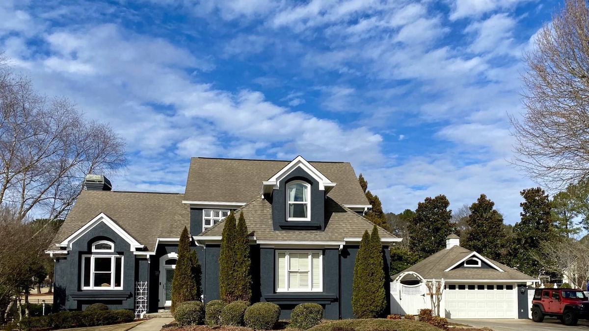 Peachtree City House | A beautiful pool and garden oasis on the golf course and PTC's golf cart paths.