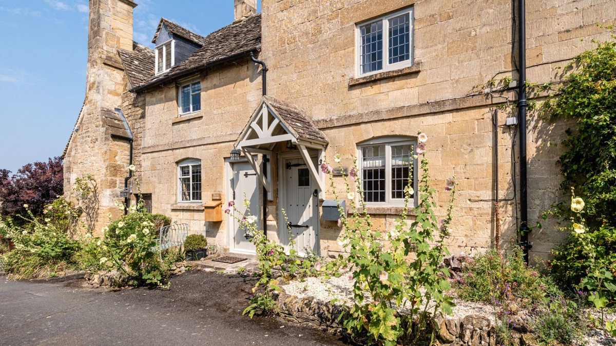 Stanton Cottage | A beautiful quintessential Cotswold Cottage - Honeysuckle Cottage, Stanton