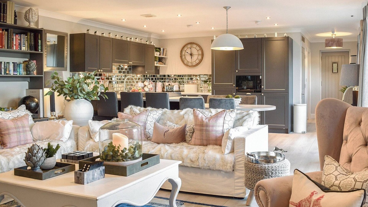 Howwood Cottage | A beautiful rural location, close to Glasgow and Loch Lomond.