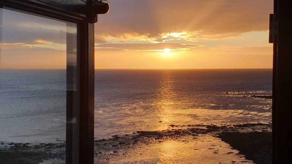 Drummore Bed & Breakfast | a beautiful Suite with amazing views over Luce Bay.nnmaximum 3 night stays.nn