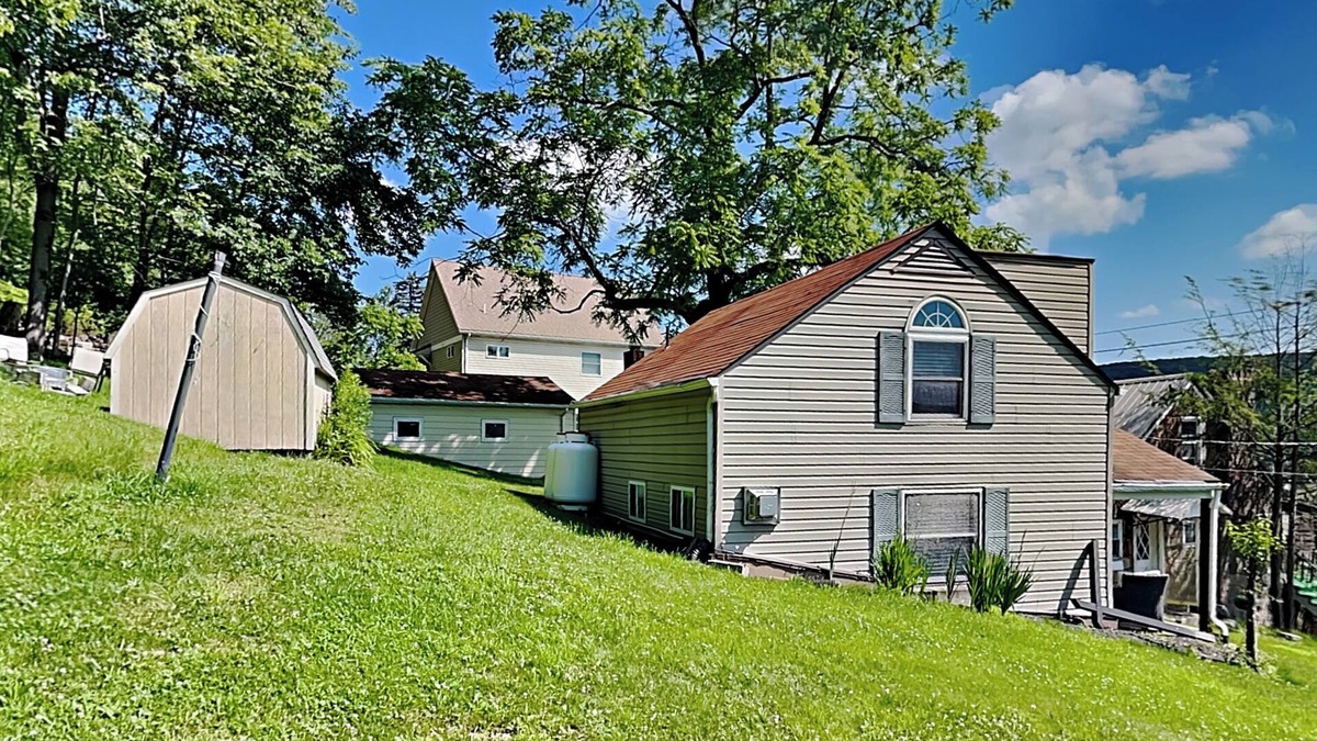 Thayerville House | A Beautiful View | Pet-Friendly Bungalow + Lake Views!