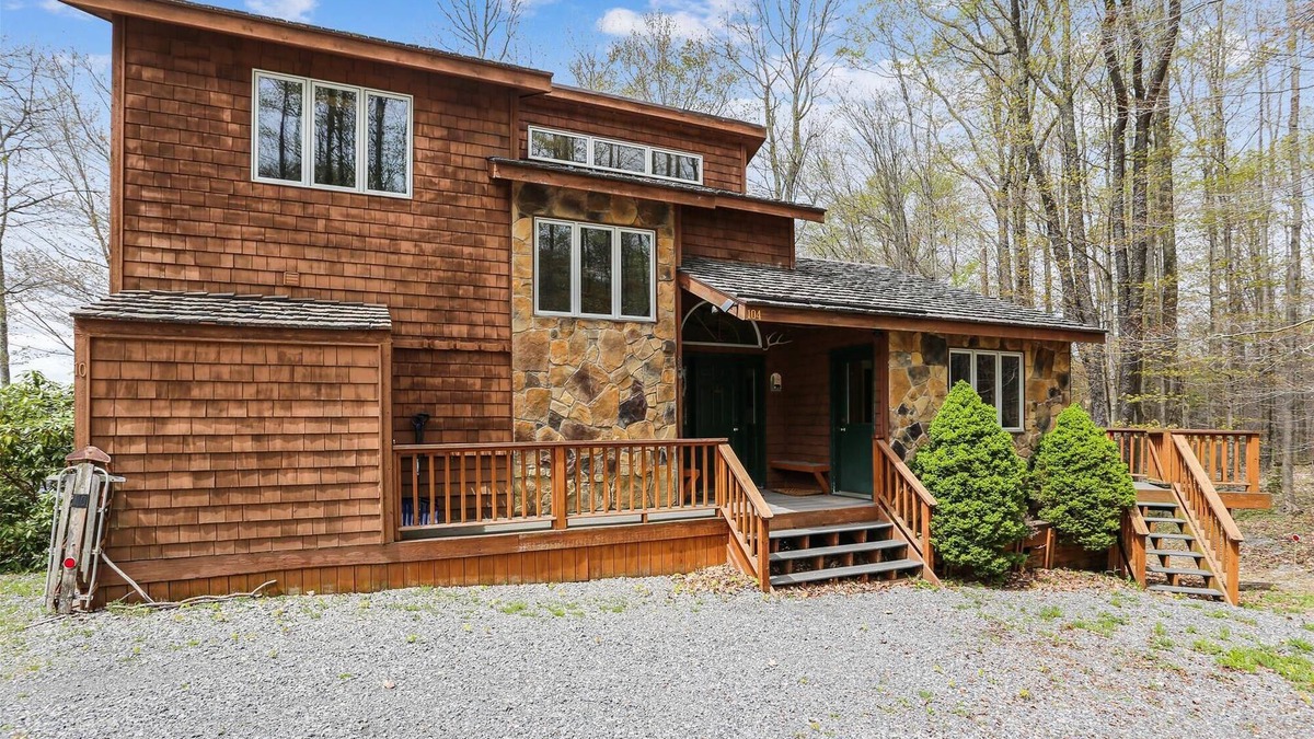 Timberline House | A beautiful view and lots of extras too! Super affordable lodging!