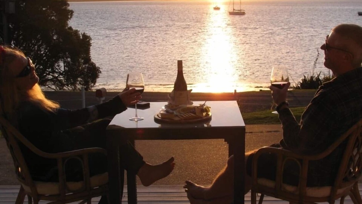 Whangarei Heads Apartment | A beautiful waterfront, self-contained, one bedroom apartment