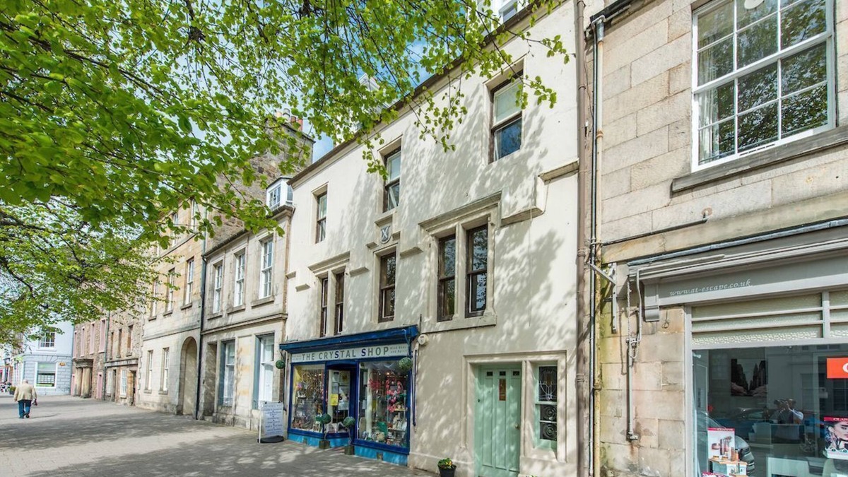 St. Andrews House | A beautifully renovated historic townhouse the sleeps 10 guests in 6 bedrooms