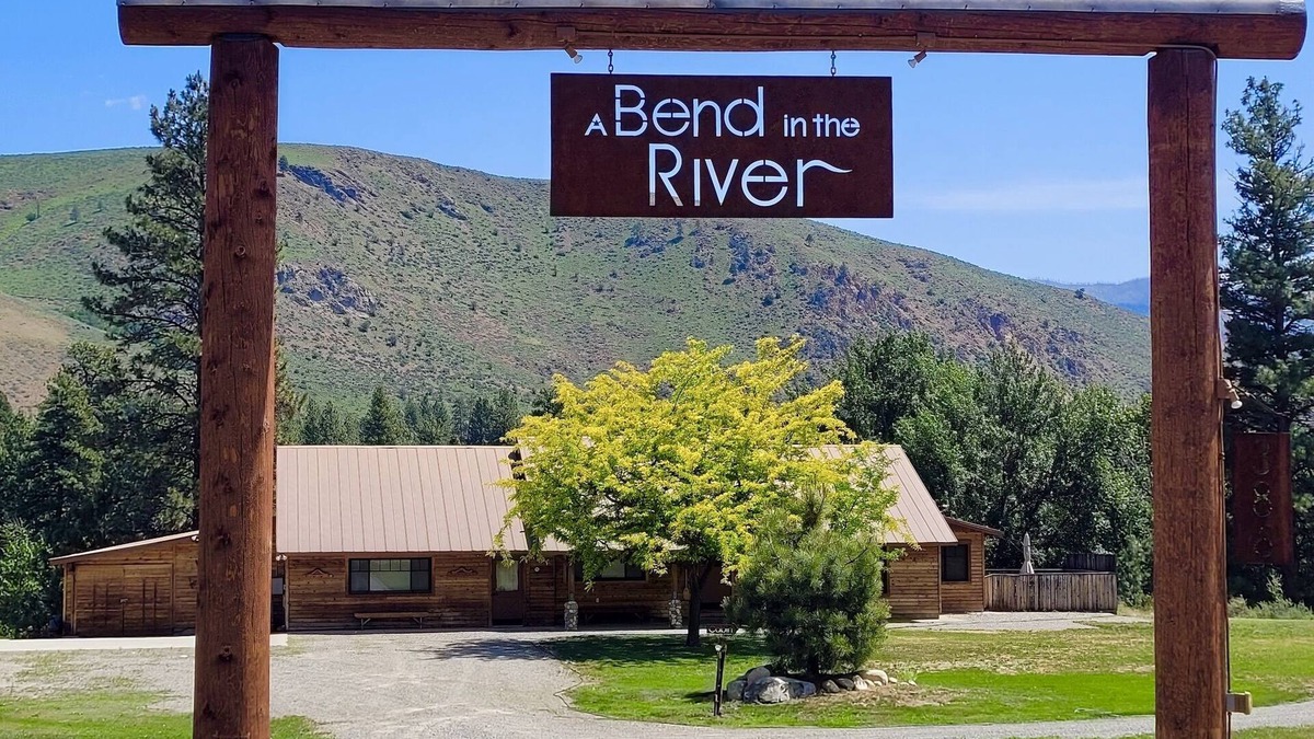 Winthrop House | A Bend in The River Lodge-Main Floor Option, Dog Friendly, 4 Bedrooms, Sleeps 20