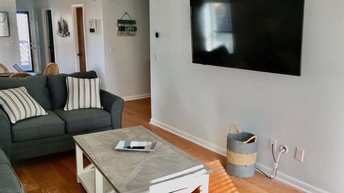 Ash Condo | A block from the Beach and 2 Decks with amazing views!