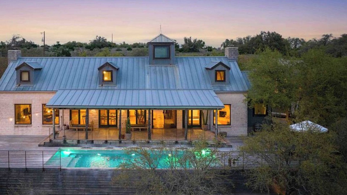 Dripping Springs House | A boutique resort to yourself! Set on a hilltop in Dripping Springs Tx