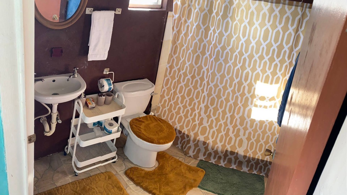 Bridgetown House | A Breezy hideaway, 10 mins from the largest town and beach.