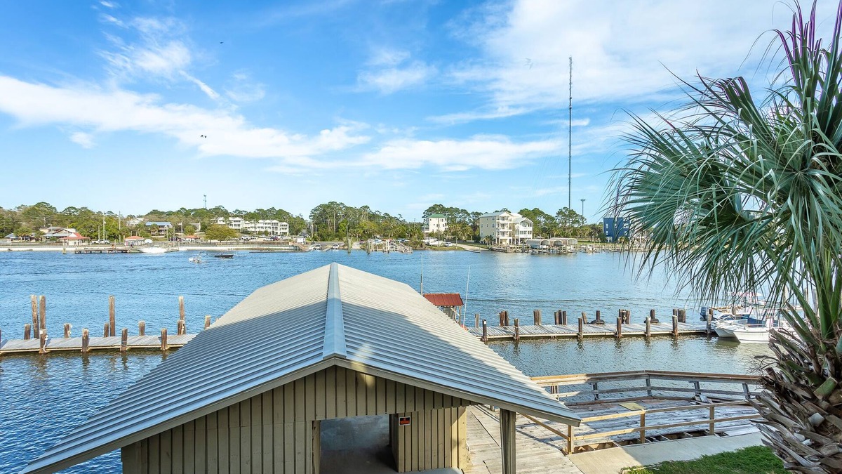 Carrabelle Condo | A Breezy River - River Front Condo with pool!