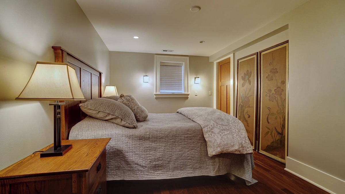 Seattle Apartment | A bright and cozy Bryant apartment: 2-bedroom, dog-friendly, with private yard.