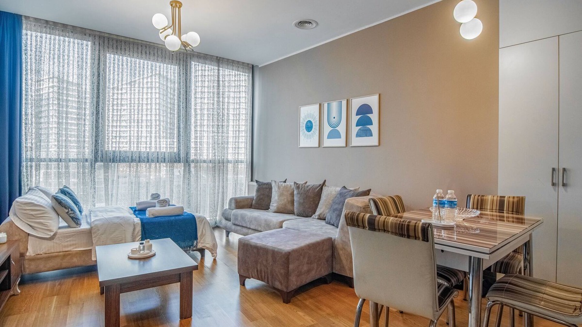 Bagcilar Apartment | A bright and stylish studio in Batışehir Göztepe, offering modern amenities, a fully equipped kitchen, and seamless access to central Istanbul. Perfect for solo travelers or couples seeking comfort and convenience.
