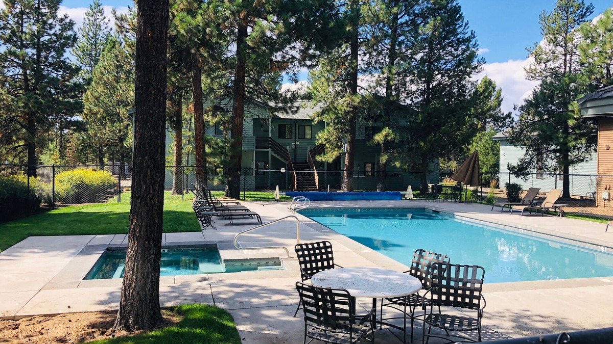 Sunriver Condo | A/C- Family Friendly - Forest View- Pool and Hot Tub