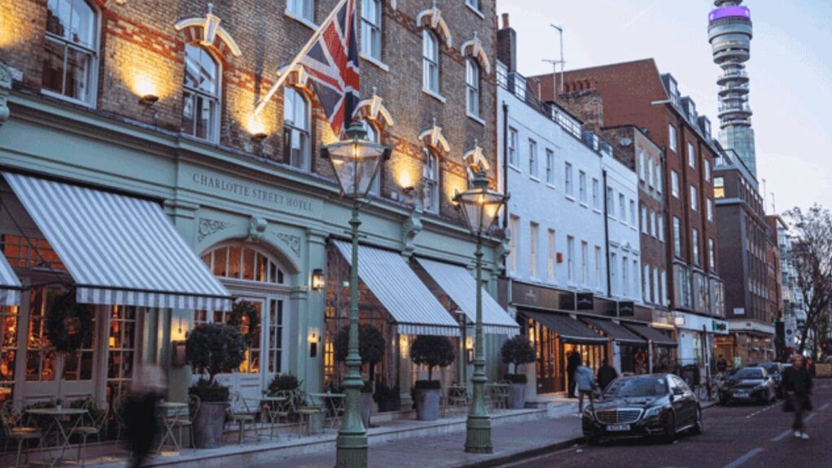 Fitzrovia Apartment | βοΈ A/C | π SuperKing | π FlexPolicy | β° EarlyDrop | π Balcony | π§Ό W/D