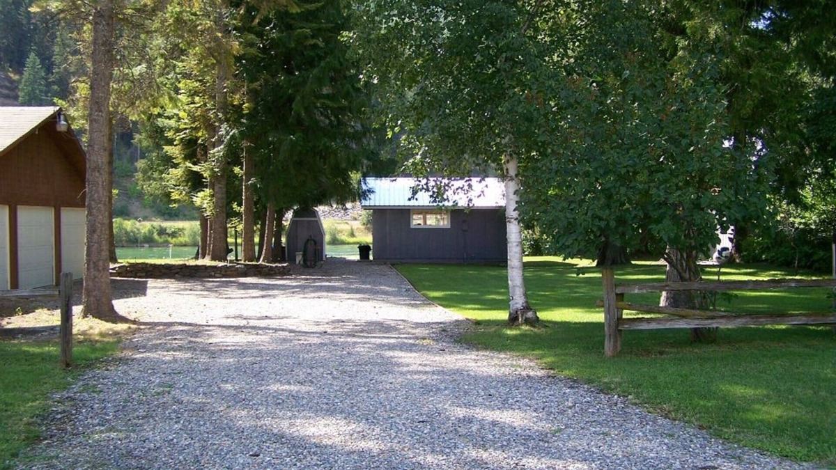 Troy Cabin | A Cabin On The River Three days minimum Closed from October 15th to April 1