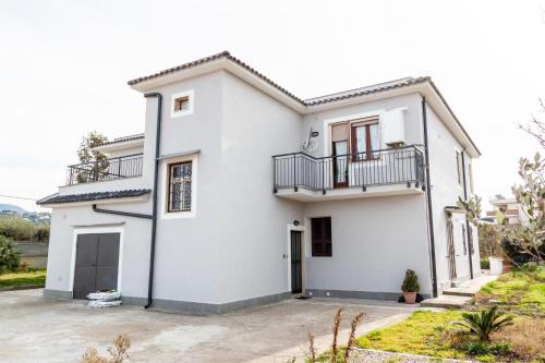 Frattocchie Apartment | A casa di Marco Guesthouse - Apt di Ciampino e stazione per Roma