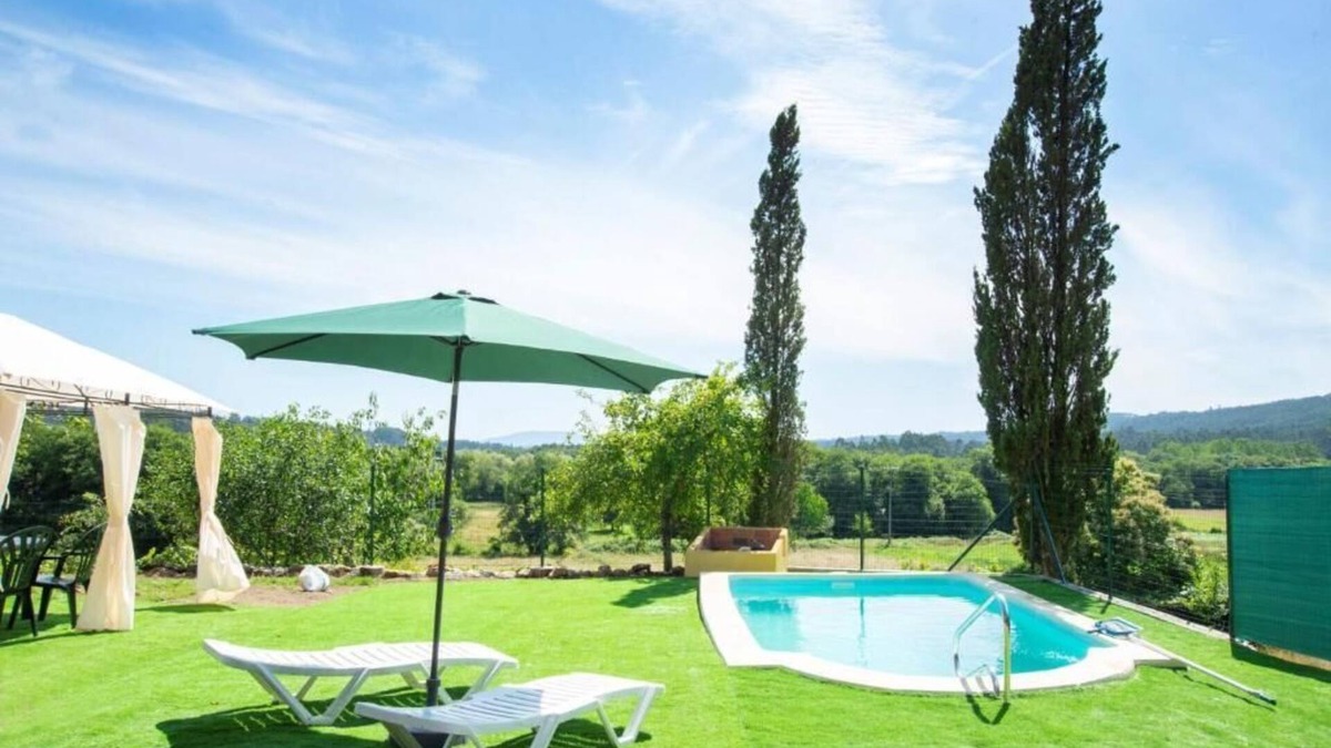 Cuntis House | A Casiña de Arcos de Furcos, with swimming pool and barbecue in the countryside. Pets allowed